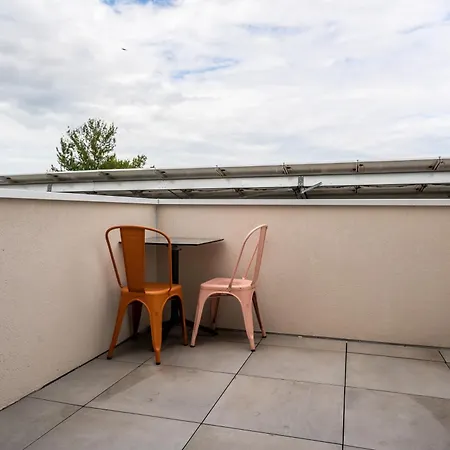 Climatisee Avec Piscine Et Stationnements *