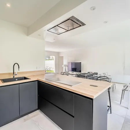 Climatisée Avec Piscine Et Stationnements Villa *