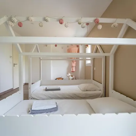Villa Climatisée Avec Piscine Et Stationnements *