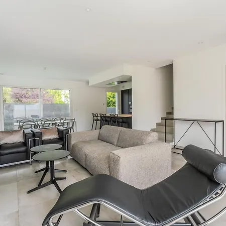 Climatisée Avec Piscine Et Stationnements Villa *