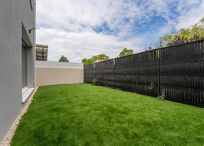 Climatisée Avec Piscine Et Stationnements Villa *