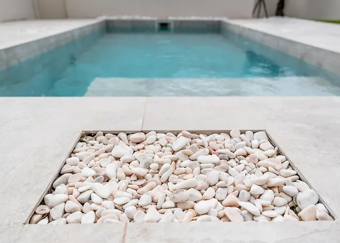 Climatisée Avec Piscine Et Stationnements Villa *