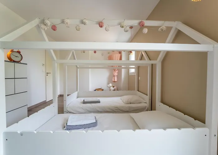 Villa Climatisée Avec Piscine Et Stationnements *