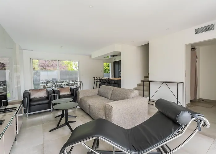 Climatisée Avec Piscine Et Stationnements Villa *